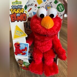 TICKLIEST TICKLE ME ELMO PLUSH DOLL Sesame Street PLAYSKOOL Tickle Belly 2021
